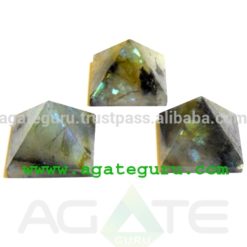 Crystal Labradorite Pyramid : Wholesale Pyramids Khambhat Supplier
